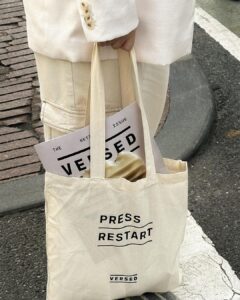 Versed PRESS RESTART Café